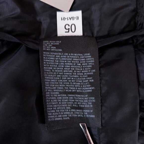 Uniqlo Womens Small Ultra Light Down Vest Compact Packable Puffer Snap Black - Picture 13 of 15